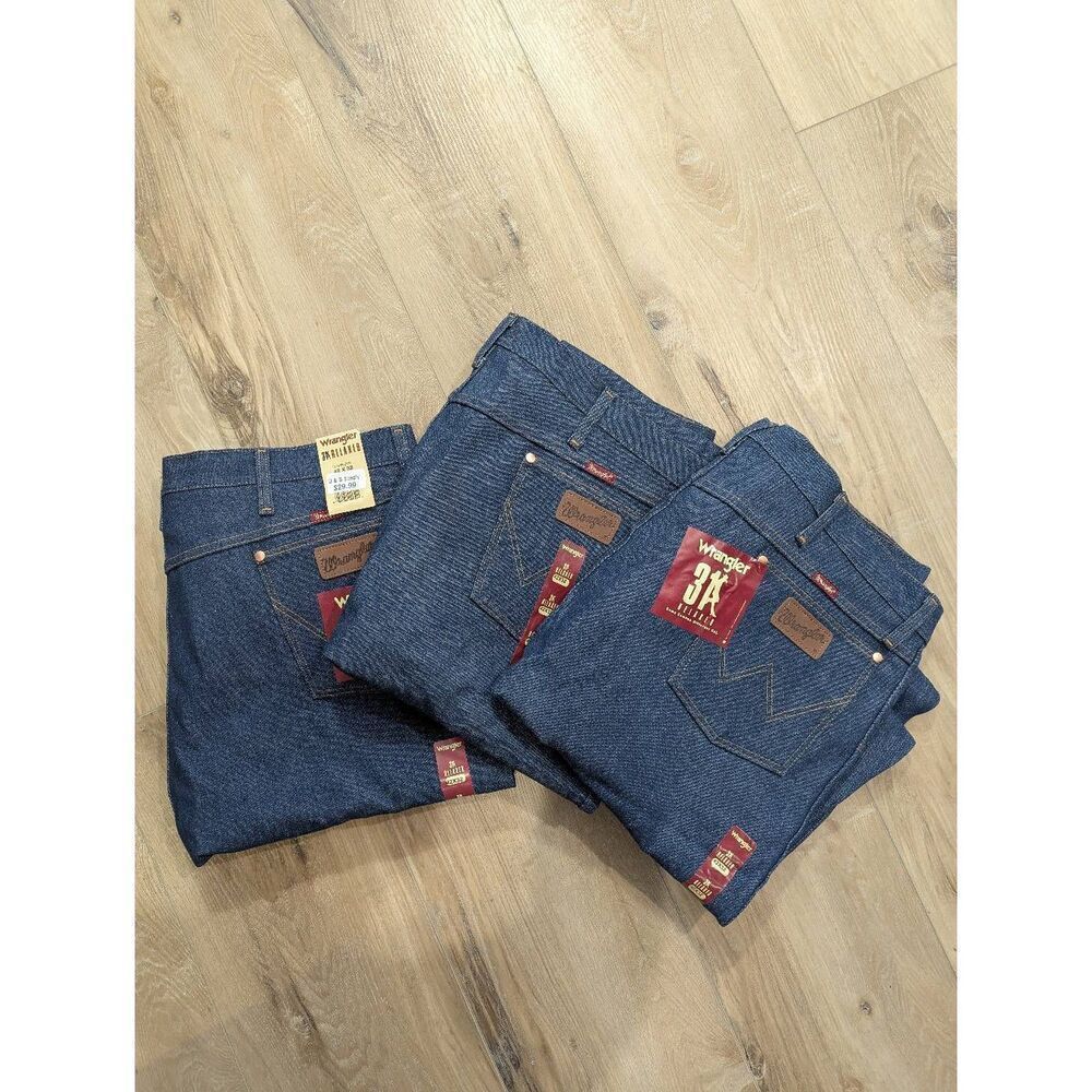 Wrangler Men’s Jeans 42x32 Relaxed Fit NWT Dark Wash Straight Leg